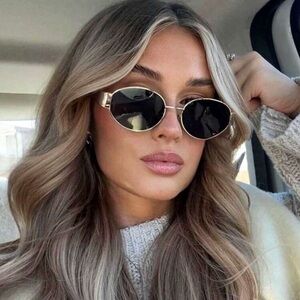TREND ALERT 🌸 Gray & gold sunglasses